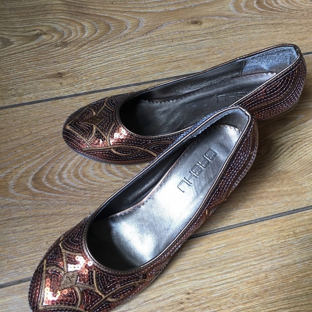 Shoes - Picture 5 of 6
